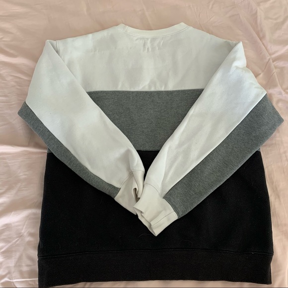 Aritzia TNA Perfect Sweatshirt - Picture 3 of 4